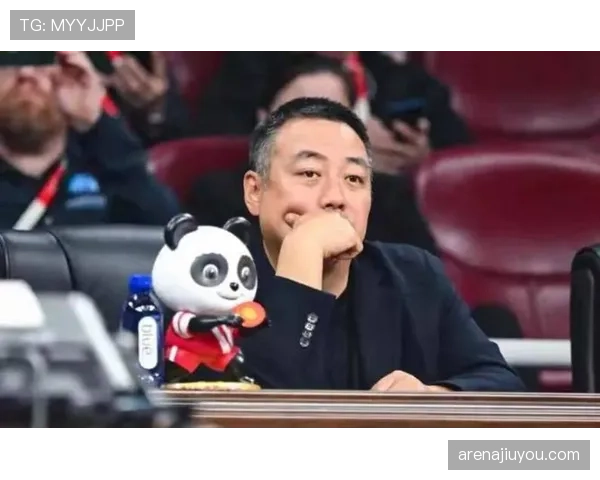 刷到刘国梁那组图——赛场铁血，生活却像富豪杂志，真有点顶不住